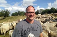 Zu Tisch ... – Schäfer Andreas Schmid aus Münzenberg führt den Familienbetrieb in vierter Generation.