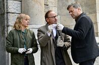 Der Samstagskrimi: München Mord – Angelika Flierl (Bernadette Heerwagen, l.), Ludwig Schaller (Alexander Held, M.) und Harald Neuhauser (Marcus Mittermeier, r.) inspizierten den Tatort beim Fund der Leiche.
