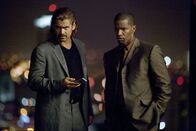 Miami Vice – Wird die Tarnung der beiden Undercover-Cops "Sonny" Crockett (Colin Farrell, l.) und Ricardo Tubbs (Jamie Foxx, r.) auffliegen?