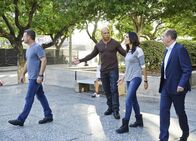 Navy CIS: L.A. – v.r.) und Granger (Miguel Ferrer, r.) alles, um seine Unschuld zu beweisen ...