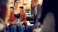 Der Lehrer – Rose (Ulrich Gebauer) kümmert sich rührend um die neue Schülerin Marie (Merle Peters). Die hat da aber überhaupt keinen Bock drauf, sie will einfach nur normal behandelt werden! +++ Die Verwendung des sendungsbezogenen Materials ist nur mit dem Hinweis und Verlinkung auf TVNOW gestattet. +++