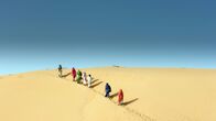 Universum: Extrem! – Eine Gruppe von Kanurifrauen nahe Indil, Sahel, Niger auf dem Weg Feuerholz zu sammeln.