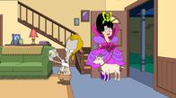 American Dad! – Roger (l.), Hayley (hinter)