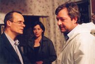 Polizeiruf 110 – Sie glauben, alles im Griff zu haben: Kriminalhauptkommissar Jürgen Tauber (Edgar Selge), Kommissarin Vogt (Jule Ronstedt) und Polizist Schamberger (Maximilian Krückl).