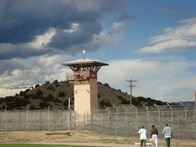 Lockdown - Hinter Gittern – Fremont Correctional Facility, USA: Guard tower at Fremont Correctional Facility.