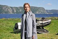 Die Frau am Strand – NDR Fernsehen DIE FRAU Uhr. Brigitta (Katja Flint) wollte sich mit ihrem Auto umbringen - und erleidet einen Gedächtnisverlust.