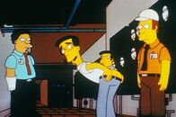 Die Simpsons – "Die Simpsons", "Homer hatte einen Feind." Frank Grimes ist neu im Kernkraftwerk. Mit harter Arbeit musste er sich seine Position erarbeiten. Umso mehr ärgert er sich über Homer, der trotz seiner Faulheit einen guten Lebensstandard pflegt. Als Homer auch noch den ersten Preis in einem Kindermalwettbewerb erzielt, rastet Grimes aus.
