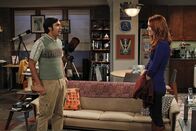 The Big Bang Theory – Haben Raj (Kunal Nayyar, l.) und Emily (Laura Spencer, r.) eine gemeinsame Zukunft vor sich?