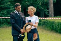 Signora Volpe – Immer wieder kreuzen sich die Wege von Sylvia Fox (Emilia Fox) und Capitano Giovanni Riva (Giovanni Cirfiera).