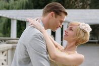 Ku'damm 56 – Die Starschauspielerin Sonja Lundi (Katharina Schüttler) und ihr Spielpartner (Felix Maximilian) in Sonja Lundis neuem Film.