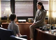 Young Sheldon – Sheldon Cooper (Iain Armitage, l.); Dr. Lee (Ming-Na Wen, r.)