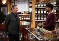 Last Man Standing – Mike Baxter (Tim Allen, l.); Ryan Vogelson (Jordan Masterson, r.)