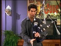 Friends – Zur Hochzeit von Monica und Chandler hat Ross (David Schwimmer) sich etwas ganz Besonderes ausgedacht.
