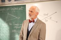 Last Man Standing – Mr. Hardin (Michael Gross) macht den Schülern das Leben zur Hölle, was Eve auf schlechte Ideen bringt ...