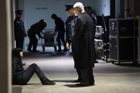 Navy CIS – Warum wird Gibbs' (Mark Harmon, r.) Schützling Abby (Pauley Perrette, l.) festgenommen?
