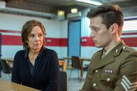 Der Irland-Krimi – Die Psychologin Cathrin Blake (Desirée Nosbusch) hilft dem traumatisierten Soldaten Daniel Ward (Parnell Scott).