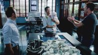 Hawaii Five-0 – Während der Ermittlungen in einem neuen Fall bekommen Steve (Alex O'Loughlin, r.), Danny (Scott Caan, l.) und Chin (Daniel Dae Kim, 2.v.l.) einen ganz besonderen Auftrag ...