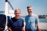 Sportschau: Spielfeld der Macht: Die WM in Trumps Amerika – Fußballer sollten sich bei der WM auf das Spiel und nicht die Politik konzentrieren, findet Jürgen Klinsmann
