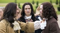 Versailles – (v.l.n.r.) Ludwig XIV. (George Blagden); Philipp von Orléans (Alexander Vlahos); Thomas (Mark Rendall)