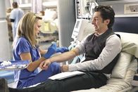 Scrubs - Die Anfänger – Lucy (Kerry Bishe, l.) hat Schwierigkeiten, ohne J.D.s (Zach Braff, r.) Hilfe eine Prüfung zu bestehen ...