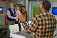 Black-ish – (v.li.) Peter Mackenzie (Mr. Stevens), Jeff Meacham (Josh), Deon Cole (Charlie Telphy), Anthony Anderson (Andre 'Dre' Johnson).