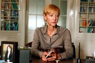 Bloch – ARD/WDR BLOCH: INSCHALLAH, Regie: Thomas Jauch, Autor: Jürgen Werner Uhr im ERSTEN. Bloch versucht Daniela (Susanne Lothar) die Situation zu erklären.
