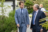 Inspector Barnaby – Sergeant Jamie Winter (Nick Hendrix, l.) und DCI John Barnaby (Neil Dudgeon) ermitteln im Umfeld eines Haustier-Detektivs.