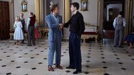 Father Brown – Oliver Dewitt (Sebastian Carrington) und Alexander Walgrave (Jarrad Ellis – Thomas) schließen eine Wette ab.