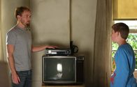 Malcolm mittendrin – Beinahe hat Dewey (Erik Per Sullivan, r.) Francis (Christopher Masterson, l.) so weit, sich die lockere Lebensweise abzugewönnen, doch dann regelt sich wieder einmal alles, ohne dass Francis auch nur einen Finger krumm gemacht hat ...