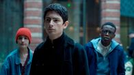 Stalk – Lucas „Lux“ (Théo Fernandez, Mitte) und Félix (Azize Diabaté Abdoulaye,r.)