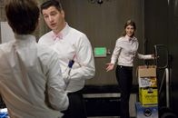 Party Down – (v.l.n.r.) Henry Pollard (Adam Scott); Don Ronald (Ken Marino); Casey Klein (Lizzy Caplan)