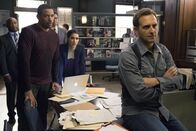 Detective Laura Diamond – Bei den Ermittlungen in einem neuen Fall: Billy (Laz Alonso, 2.v.l.), Jake (Josh Lucas, r.) und Meredith (Janina Gavankar, 2.v.r.) ...