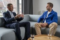 Terra Xplore – Psychologe Leon Windscheid (r.) spricht mit Prof. Ulrich Hegerl (l.), Vorsitzender der Stiftung Deutsche Depressionshilfe und Suizidprävention, über die verschiedenen Gesichter von Depression.