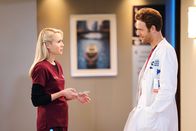 Chicago Med – Konkurrenten, die zusammenarbeiten müssen: Kirsten Hager als Dr. Stevie Hammer, Nick Gehlfuss als Dr. Will Halstead