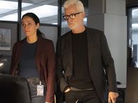 Next – Shea Salazar (Fernanda Andrade, l.); Paul LeBlanc (John Slattery, r.)