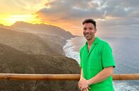 Wunderschön! – Die Kapverden vor der Küste Afrikas sind in den vergangenen Jahren immer beliebter geworden. Unter Rucksackreisenden gelten die Kapverdischen Inseln zu recht als Geheimtipp im Atlantik, das Vielfalt, Kultur und natürliche Schönheit bietet. "Wunderschön"-Reporter Ramon Babazadeh begibt sich auf Inselhopping und besucht drei Kapverdische Inseln, die unterschiedlicher nicht sein könnten.