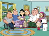 Family Guy – Familie Griffin beschließt ihren Freund Joe (l.), der gerade Vater geworden ist, finanziell zu unterstützen ...