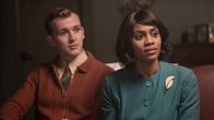Magpie Murders – Robert Blakiston (Harry Lawtey) und Joy Sanderling (Nia Deacon)