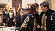 Borgia – Cesare Borgia (Mark Ryder, m.) und Ramiro de Lorqua (Bruno Lastra, r.)