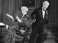 Dinner for One oder Der neunzigste Geburtstag – MDR Fernsehen JAHRE DINNER FOR ONE Uhr. Turbulent geht es zu bei dem ungewöhnlichen Geburtstagsdinner von Mrs Sophie (May Warden) und ihrem Butler James (Freddie Frinton).