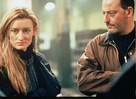 Ronin – Ronin Treffen sich für eine erste Besprechung: Natascha McElhone als Deirdre, Jean Reno als Vincent