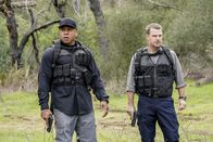 Navy CIS: L.A. – L-R: Special Agent Sam Hanna(LL COOL J ) and Special Agent G. Callen (Chris O'Donnell ).