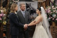 Last Man Standing – v.l.n.r.) Kyle (Christoph Sanders); Reverend Paul (Bill Engvall); Mandy (Molly Ephraim)