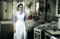 Charité – Ida Lenze (Alicia von Rittberg) ist nun Hilfswärterin an der Charité.