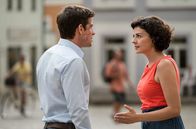 Der Ranger - Paradies Heimat – Emilia (Liza Tzschirner) kann nicht fassen, dass Jonas (Philipp Danne) sich aus Eifersucht auf Moritz in ihre berufliche Zukunft einmischt.
