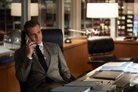 Suits – Der Streit vor Gericht zwischen seinen Kanzleikolleginnen und seiner Ex-Freundin, die die gegnerische Seite vertritt, spitzt sich zu. Kann Harvey (Gabriel Macht) helfen?