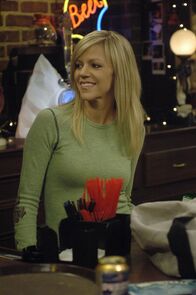 It's Always Sunny in Philadelphia – Auch Sweet Dee (Kaitlin Olson) möchte bei den jährlichen Testspielen der Philadelphia Eagles dabei sein, doch leider sind nur Männer zugelassen, doch so leicht lässt sie sich nicht davon abhalten ...