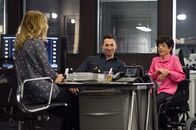 Silent Witness – Dr. Nikki Alexander (Emilia Fox), Dr. Jack Hodgson (David Caves) und Clarissa Mullery (Liz Carr) tauschen sich über die neuesten Ergebnisse der Ermittlungen aus.
