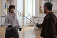 Die Musketiere – Athos (Tom Burke, l.); Herzog von Savoyen (Vincent Regan, r.)