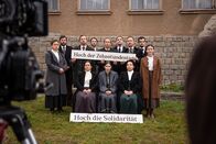 Terra X: Deutschland in ... – Im Juli 1903 beschließt die Textilarbeitergewerkschaft in Crimmitschau, ein halbes Dutzend Fabriken zu bestreiken. Ihr Aufstand wird deutschlandweit zum Symbol einer solidarischen Arbeiterklasse. (Spielszene)